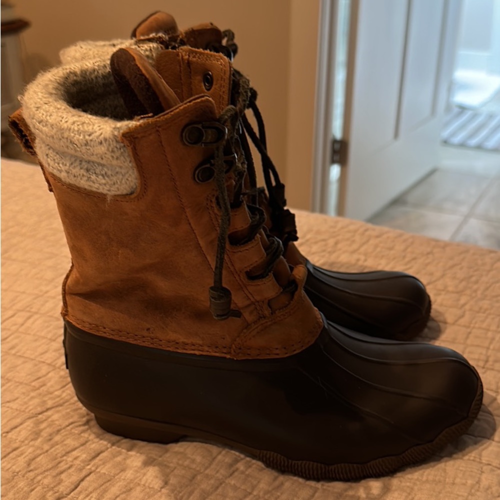 Sperry Boots size 6 like new